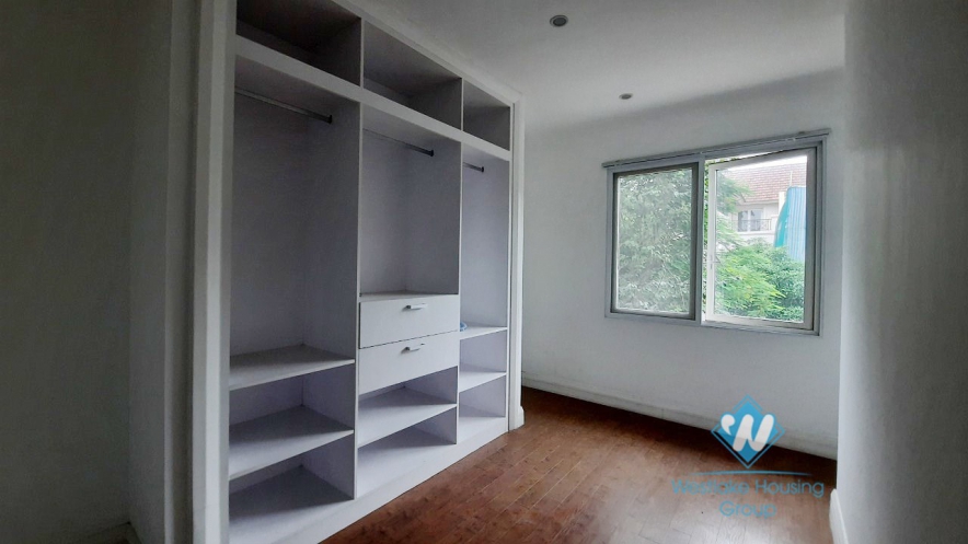 Adjacent four bedroom villas with backyard for rent in Vinhome Riverside Long Bien